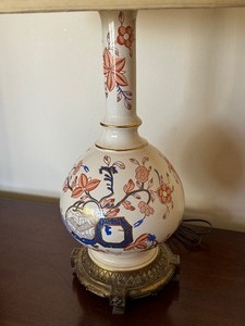 lot 232 image: Decorative Vintage Table Lamp