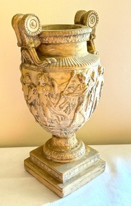 lot 238 image: Decorative Vase