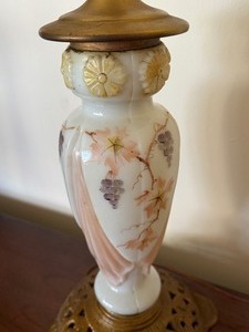 lot 240 image: Vintage Hand Painted Table Lamp