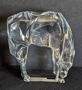 lot 102 image: Hoya Crystal Horse Figurine
