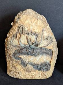 lot 112 image: Pair of Small Carved Wood Moose Figurine Plaques