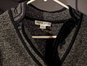 lot 464 image: Vintage Pendleton Womans Jacket