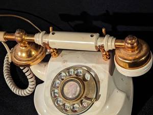 lot 475 image: Vintage Western Electric Rotary Phone