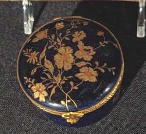 lot 477 image: Miniature Limoges Dish and Trinket Box