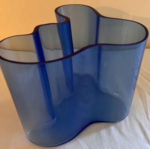 lot 275 image: Alvar Aalto Iittala Savoy Blue Vase