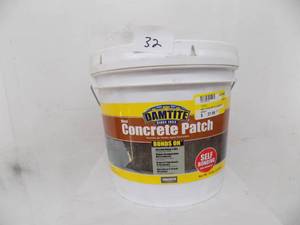 lot 32 image: 12 Lbs - DAMTITE Concrete patch