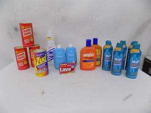 lot 52 image: Cleaning and household products