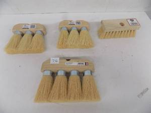 lot 76 image: 4 - Roof Brushes