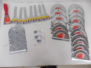 lot 79 image: 30 - Half moon spreaders   spreaders  untch  Square notch