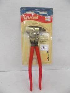 lot 186 image: Crescent 10 Fence pliers and staple puller