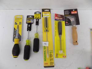 lot 191 image: 6- Hand tools Stanley screwdrivers  wood chisel  linoleum knife