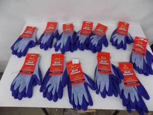 lot 211 image: Blue grip master gloves