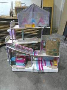 lot 77 image: Barbie Dream House-Some Damage-Needs AssemblyRepair