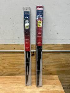 lot 63 image: Lot of 2-  26 Windshield Wiper Blades