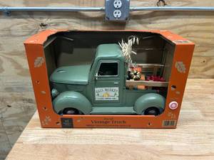lot 82 image: MEMBERS MARK Pre-Lit Vintage Truck