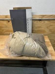 lot 51 image: MADISON PARK Comforter- Full (reversible)