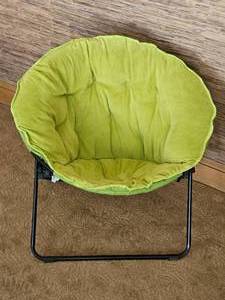 lot 106 image: Casual Green Folding Chair