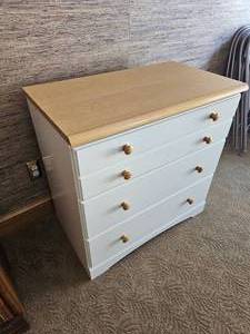 lot 49 image: Contemporary Four Drawer Cabinet