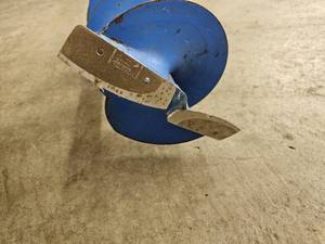 lot 119 image: 8 Hand Auger