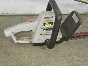 lot 125 image: Weed Whip & Trimmer Bundle