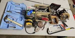 lot 134 image: Handyman Tool Grouping