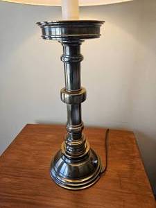 lot 21 image: Polished Brass Stiffle Table Lamp
