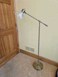 lot 22 image: Modern Contemporary Bell Shaded Floor Lamp