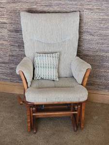 lot 40 image: Classic Glider Rocking Chair