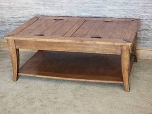 lot 43 image: Modern Modular Farmhouse Chic Coffee Table