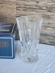 lot 98 image: Dazzling Preludio Fine Crystal Flower Vase