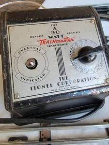lot 70 image: Vintage Lionel Type A Trainmaster Transformer and Model Train Set