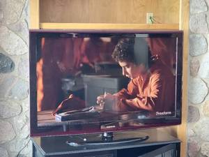 lot 24 image: 52 Inch Samsung TV