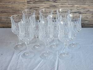 lot 84 image: Sparkling Crystal Wine Glass Set (10)