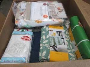Box of Tablecloths & Runners, Place...