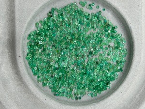 25.75 Carat Emerald Large Lot of Melee Loose Stones