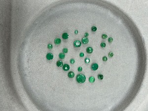 3.90 Carat Emerald Assorted Size Round Cut Lot of Loose Stones