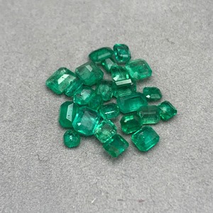 3.90 Carat Emerald Mixed-Cut Assorted Lot of Loose Stones