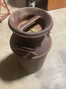 lot 19 image: Vintage Milk Can with Lid - Rustic Farmhouse Decor
