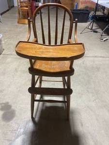lot 25 image: Vintage Spindle Back Wooden Chair