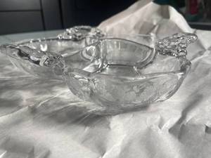 lot 63 image: Vintage Clear Glass Floral Divided Serving Tray