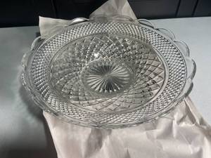 lot 68 image: Elegant Cut Glass Serving Bowl with Diamond Pattern