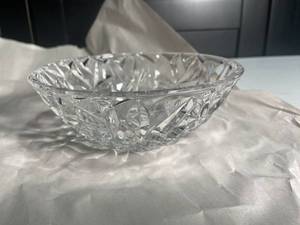 lot 69 image: Elegant Crystal Cut Glass Serving Bowl