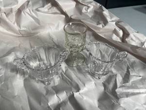 lot 82 image: Vintage Clear Glass Creamer and Sugar Bowl Set with Footed Glass