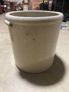 lot 89 image: Vintage Red Wing Stoneware Crock No. 15