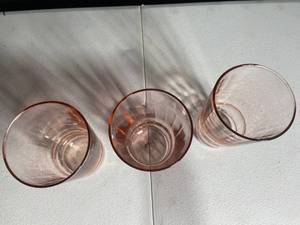 lot 161 image: Set of 3 Pink-Tinted Glass Tumblers