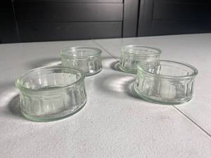 lot 165 image: Set of 4 Vintage Style Glass Prep Bowls
