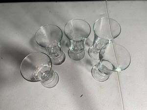 lot 171 image: Set of 5 Clear Glass Champagne Flutes