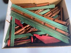 lot 176 image: Vintage Tinker Toys Building Set in Original Box