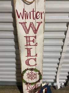 lot 189 image: Rustic Winter Welcome Sign and Decorative Star Wreath