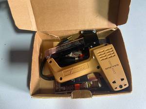 lot 205 image: Swingline Electric Nailgun Kit No. 32040